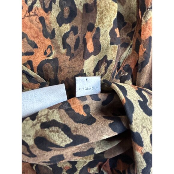 Chico's Women Animal Print 100% Silk Sheer Button-Down Blouse Size 1 Long Sleeve - Picture 4 of 7